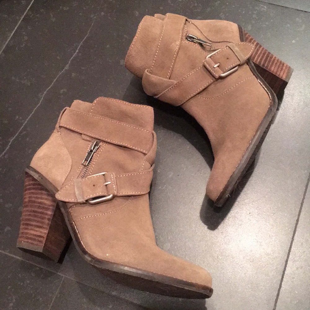 Dolce Vita brown suede ankle booties size 7